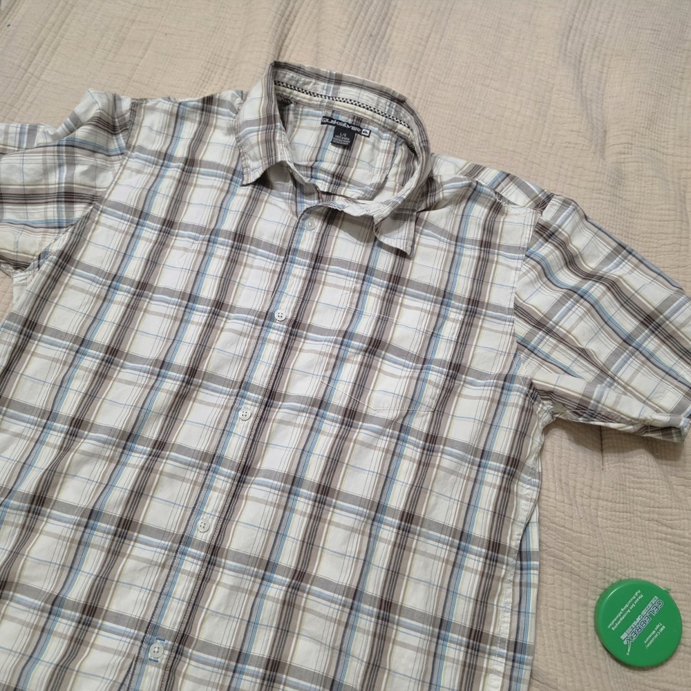 Men's Quiksilver Size L Brown, White and Blue Striped Plaid Short Sleeve Shirt